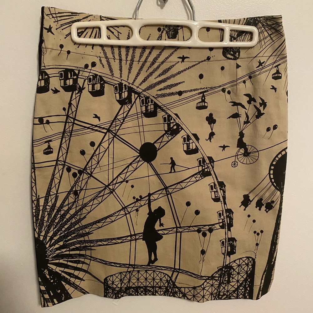 Chic mini skirt, Girl with balloon carnival print NWOT Sz.6, black on tan.